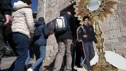 Вор скрылся с черепом средневекового святого, украденным из чешской церкви.