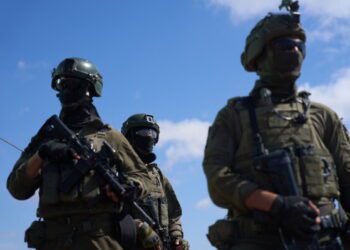 «Называть это прекращением огня — это шутка»: израильские солдаты поделились с AP редкими свидетельствами из Газы.