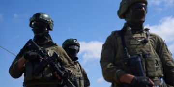 «Называть это прекращением огня — это шутка»: израильские солдаты поделились с AP редкими свидетельствами из Газы.