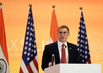 По данным источников AP, администрация Трампа готовится предъявить обвинение Раулю Кастро, оказывая давление на Кубу.