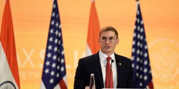 По данным источников AP, администрация Трампа готовится предъявить обвинение Раулю Кастро, оказывая давление на Кубу.