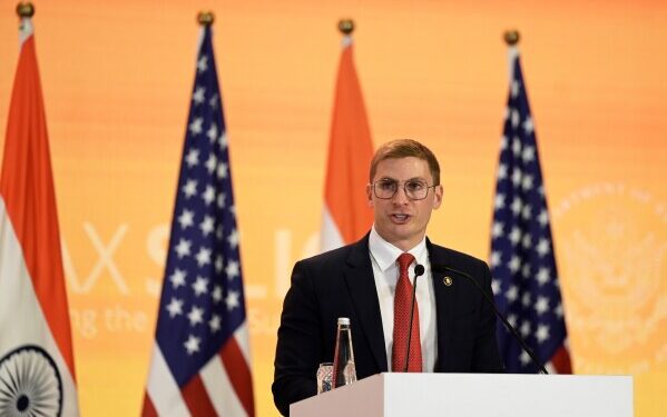 По данным источников AP, администрация Трампа готовится предъявить обвинение Раулю Кастро, оказывая давление на Кубу.
