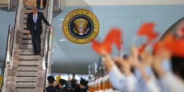 Трамп прибыл в Пекин для переговоров с Си Цзиньпином по вопросам войны с Ираном, торговли и продажи американского оружия Тайваню.