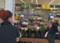Две девушки были арестованы после закрытия магазина Woolies.
