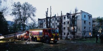 Украина нанесла массированные удары беспилотниками по России, в результате чего погибли 4 человека и около 10 получили ранения.