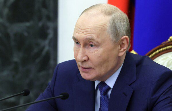 Украина нанесла массированные удары беспилотниками по России, в результате чего погибли 4 человека и около 10 получили ранения.