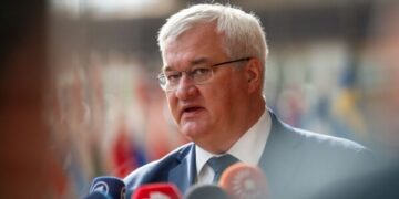 Нападение Украины на Москву — ещё один признак того, что война для россиян уже не кажется такой уж далёкой.