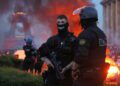 США заявляют, что нанесли удар по торговому судну, пытавшемуся прорвать блокаду и добраться до Ирана.