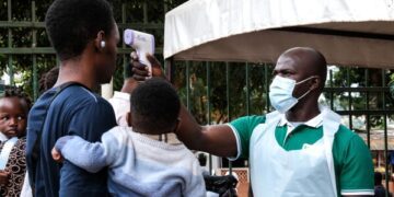 ВОЗ объявляет глобальную чрезвычайную ситуацию в области здравоохранения в связи со вспышкой лихорадки Эбола в Конго и Уганде.