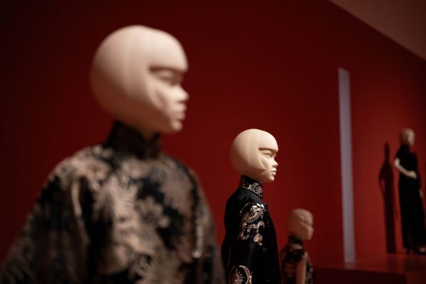 Редкая коллекция китайских чонсамов рассказывает историю личного стиля и культурных связей в Америке XX века.