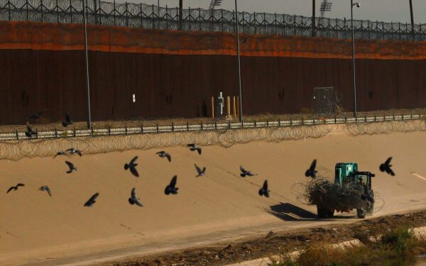 После решения Верховного суда по программе TPS более миллиона иммигрантов оказались в затруднительном положении, пытаясь остаться в США.