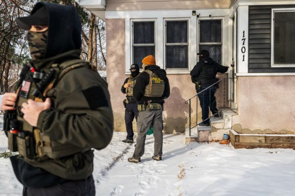 После решения Верховного суда по программе TPS более миллиона иммигрантов оказались в затруднительном положении, пытаясь остаться в США.