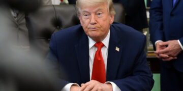 Анализ: Иран ослабляет свой контроль над Ормузским проливом, поскольку нефть из стран Персидского залива поступает на рынок.