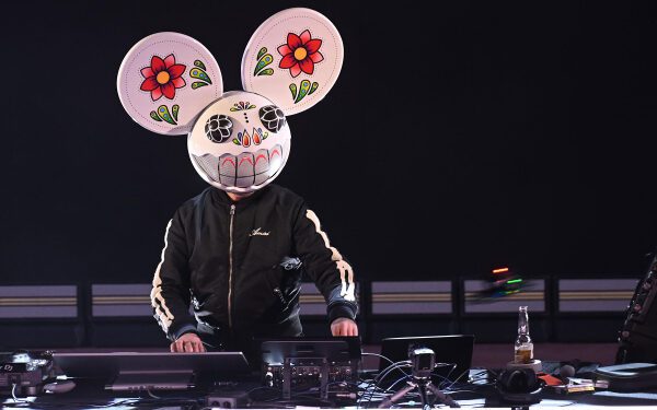 deadmau5 расширяет свою семью самым чудесным образом — взяв себе в семью кота, которому он помог.