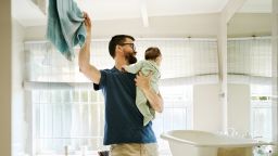 Раскрывая уязвимые стороны жизни мужчин, которые они часто не показывают.