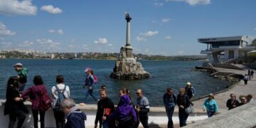 Иностранные рабочие утверждают, что им платили менее 2 долларов в час за строительство нового консульства США в Милане.