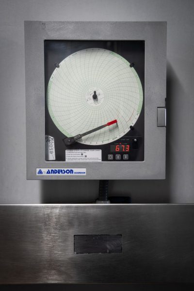 Он наживается на сыром молоке, которое вызывает у людей болезни. Правительство его не останавливает.