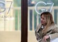 На саммите G7 микрофоны, которые постоянно включены, зафиксировали беседы мировых лидеров между важными темами. На саммите G7 микрофоны, которые постоянно включены, зафиксировали беседы мировых лидеров между важными темами.