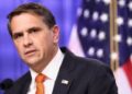 Министерство юстиции спешит на защиту прокурора США в Чикаго после нескольких недель потрясений. Министерство юстиции спешит на защиту прокурора США в Чикаго после нескольких недель потрясений.