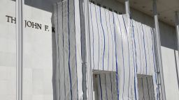 Центр Кеннеди столкнулся с финансовыми трудностями, сложным выбором и судьей, который хочет, чтобы он остался открытым.