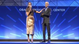 Образ недели: прозрачные туфли от Saint Laurent демонстрируют растущую популярность фетиша на ноги в мире моды.
