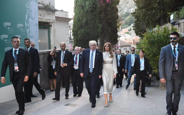 «Неловкая семейная встреча»: Трамп и лидеры G7 встречаются во Франции на фоне геополитических разногласий. «Неловкая семейная встреча»: Трамп и лидеры G7 встречаются во Франции на фоне геополитических разногласий.