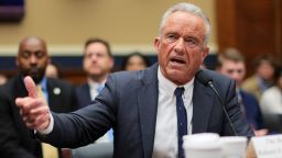 РФК-младший пытается изучить медицинские карты американцев в поисках информации об аутизме и вакцинах.