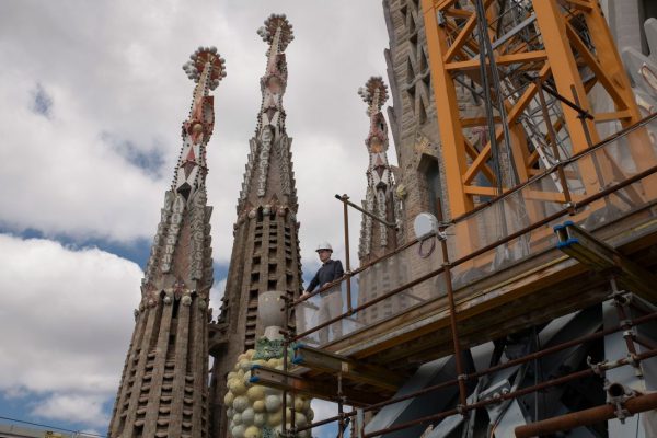144-летний путь храма Саграда Фамилия подходит к своему завершению с возведением Башни Иисуса Христа.