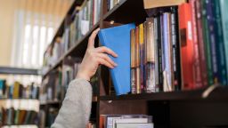 Клубы тихого чтения дают единомышленникам-книголюбам стимул для развития мозга.