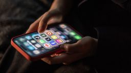 Компания Snapchat подала в суд, утверждая, что платформа несет ответственность за изнасилование 12-летней девочки.