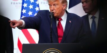 Переговоры между США и Ираном отменены из-за боевых действий в Ливане, сообщили официальные лица.