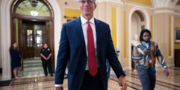 Трамп сигнализирует о скором возобновлении санкций в отношении российской нефти, в то время как страны G7 вновь сосредотачиваются на Украине.