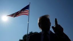Апелляционный суд постановил, что имя Трампа должно быть убрано с мемориала Кеннеди-центра сегодня вечером. Апелляционный суд постановил, что имя Трампа должно быть убрано с мемориала Кеннеди-центра сегодня вечером.