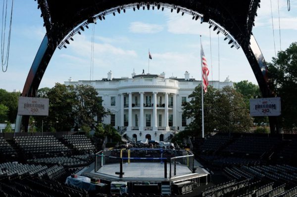 Празднование 80-летия Трампа в UFC призвано спасти его подпорченный имидж мачо.