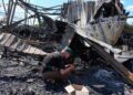 Украина заявляет, что нанесла удар по железнодорожному мосту в Крым, стремясь изолировать контролируемый Россией полуостров.