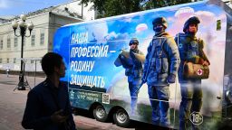 Исторический Киево-Печерский монастырь в Украине подожжен в результате крупной российской атаки. Исторический Киево-Печерский монастырь в Украине подожжен в результате крупной российской атаки.