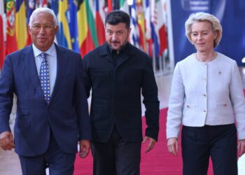 Украинские беспилотники подожгли нефтеперерабатывающий завод в Москве в ходе крупной атаки на российскую столицу.