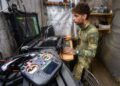 Украинские беспилотники подожгли еще один российский нефтеперерабатывающий завод, а Путин признал нехватку топлива.