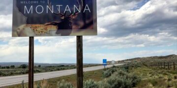 США бомбят иранские военные объекты, а Тегеран наносит удары по американским войскам в Кувейте.