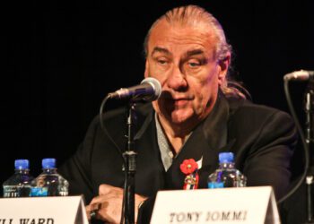 Барабанщик Black Sabbath Билл Уорд рассказал, что теперь передвигается в инвалидном кресле, но «в свои 78 лет всё ещё неплохо играет».
