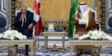 Канадский президент Карни защищает свой визит в Саудовскую Аравию и осуждает критику извне.