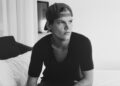 Расширенная онлайн-платформа Avicii включает в себя видеозаписи выступлений, сет-листы и многое другое — и поклонники могут вносить свой вклад в её развитие.