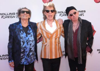 Поклонники выбрали альбом The Rolling Stones «Foreign Tongues» в качестве своей любимой новой музыки на этой неделе. Поклонники выбрали альбом The Rolling Stones «Foreign Tongues» в качестве своей любимой новой музыки на этой неделе.