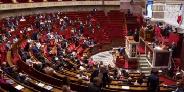Франция стала первой страной ЕС, запретившей социальные сети для детей.