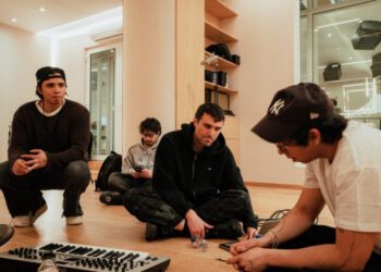 Фред снова… и Latin Mafia проведут прямую трансляцию, посвященную созданию микстейпа, которая не закончится, пока микстейп не будет готов.