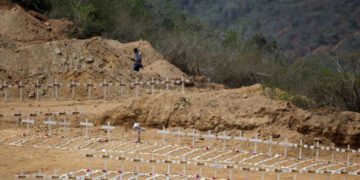 Он погиб во время землетрясений в Венесуэле на следующий день после того, как США депортировали его. Теперь его мать добивается справедливости.