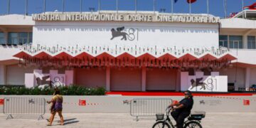 Как протесты против увольнения популярного министра спровоцировали внезапную военную перезагрузку Украины