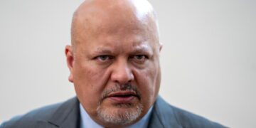 Главный прокурор Международного уголовного суда отстранен от должности в связи с обвинениями в сексуальных домогательствах.
