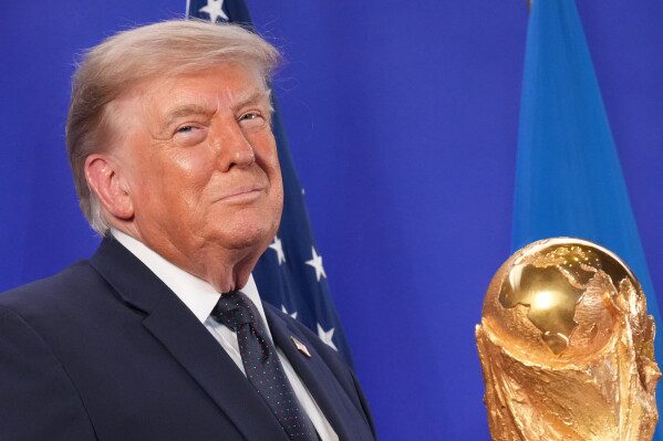 Иран наносит удары по союзникам США, а Израиль предупреждает, что ракеты, направляющиеся в сторону Иордании, могут упасть на его территорию.