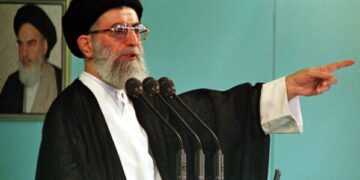 Иран готовится к многодневным похоронам покойного верховного лидера аятоллы Али Хаменеи, погибшего в войне.